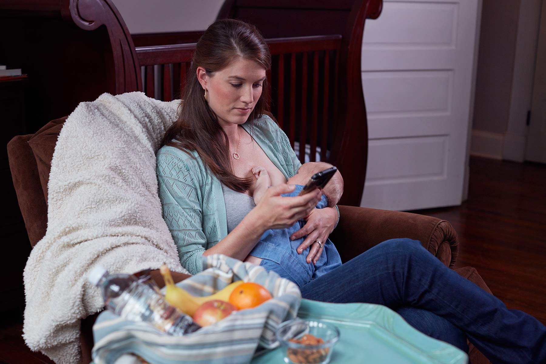 feeding-babies-and-screen-time-why-strong4life