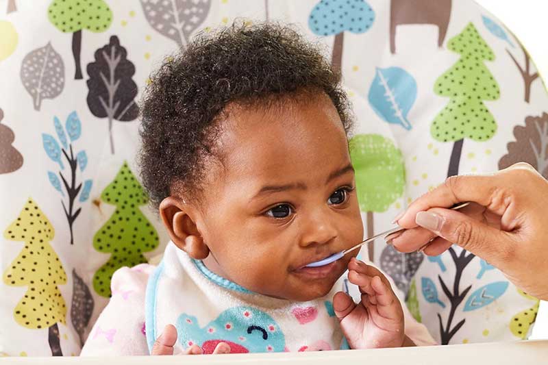 Tips for feeding baby deals with a spoon