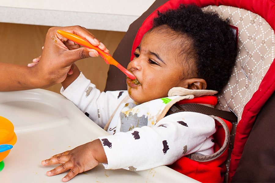 https://www.strong4life.com/-/media/Strong4Life/feeding-and-nutrition/starting-solid-foods/introducing-solid-food-to-baby/infant_making_funny_face_starting_solids.jpg