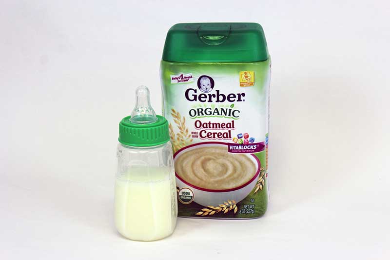 putting oatmeal in baby bottle